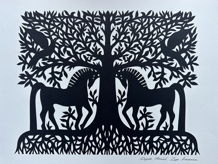 Árbol de la Vida con saltamontes